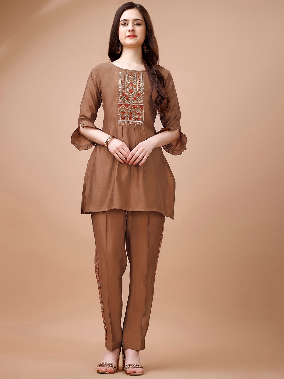 

MOJILAA Embroidered Tunic With Trousers, Brown