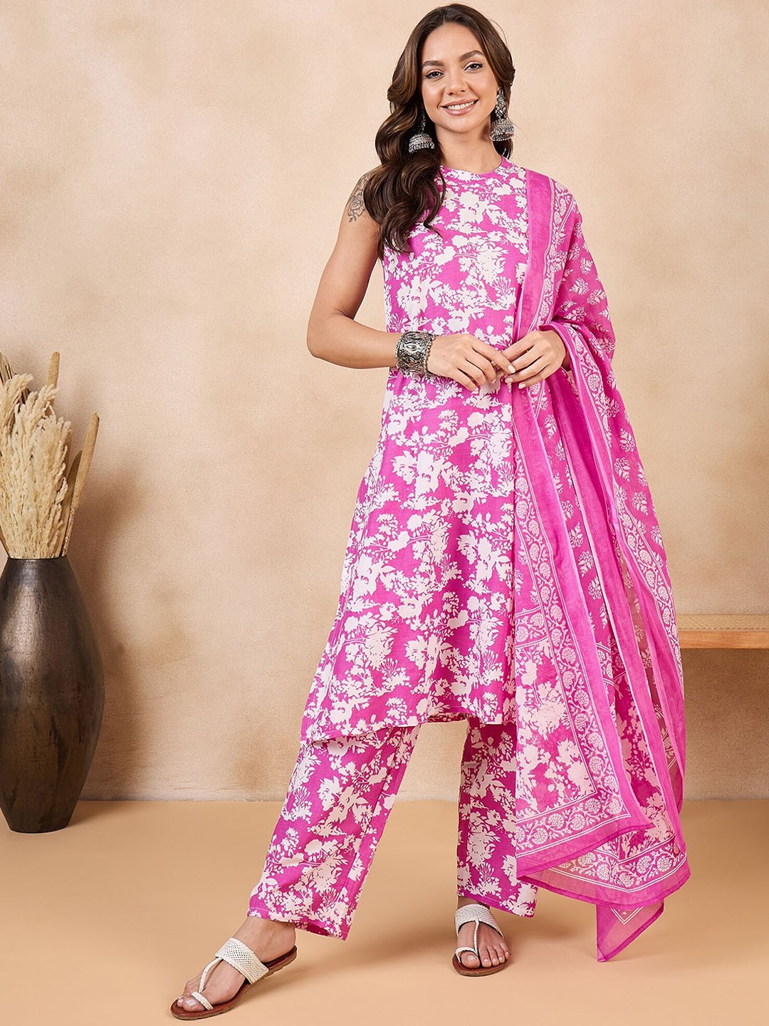 

InWeave Floral Printed Regular Pure Cotton Kurta with Trousers & Dupatta, Fuchsia