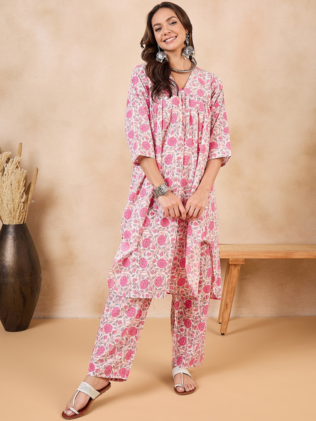 

InWeave Floral Printed Regular Pure Cotton Straight Kurta with Trousers, Pink