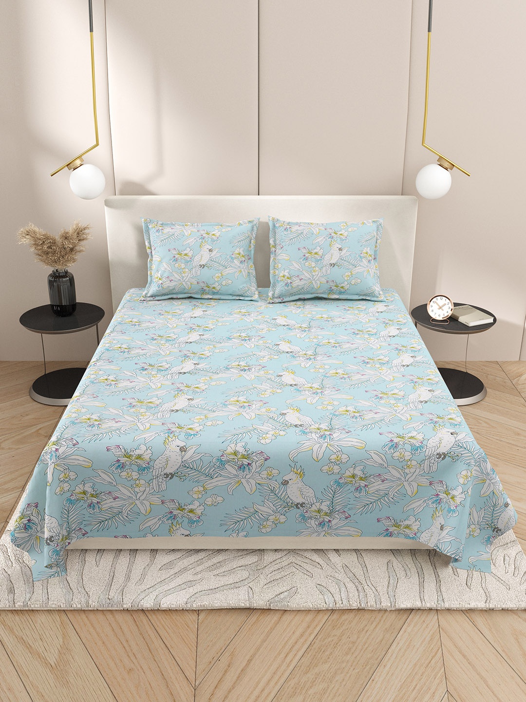 

DREAM WEAVERZ Blue & White Floral Cotton 220 TC King Bedsheet with 2 Pillow Covers
