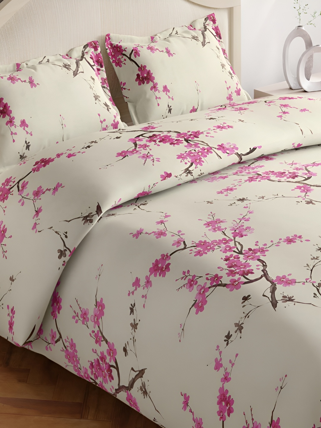

Aura Pink & Brown Floral 220 TC King Bedsheet with 2 Pillow Covers