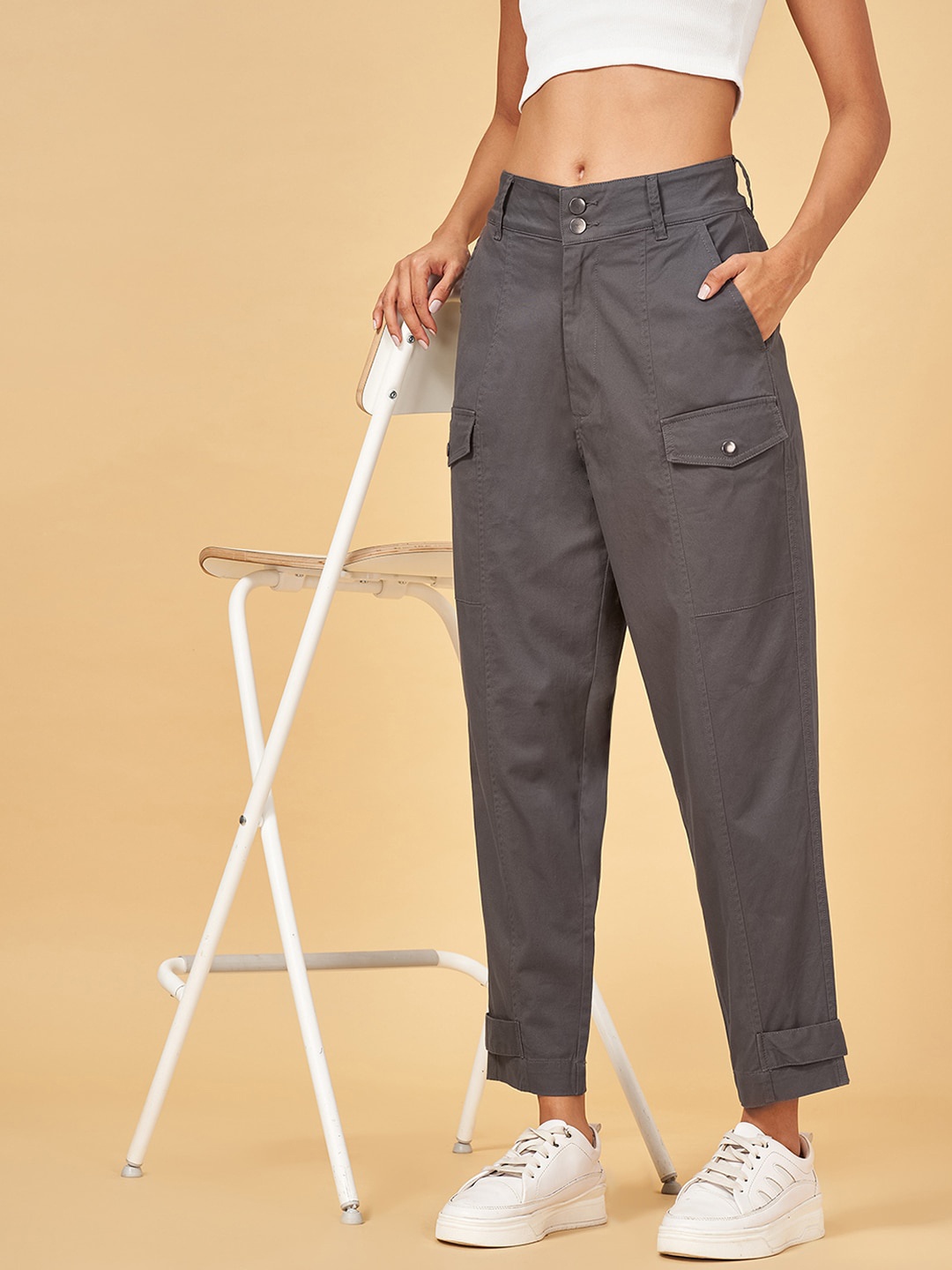 

YU by Pantaloons Women Relaxed Fit Mid Rise Track Pants, Charcoal