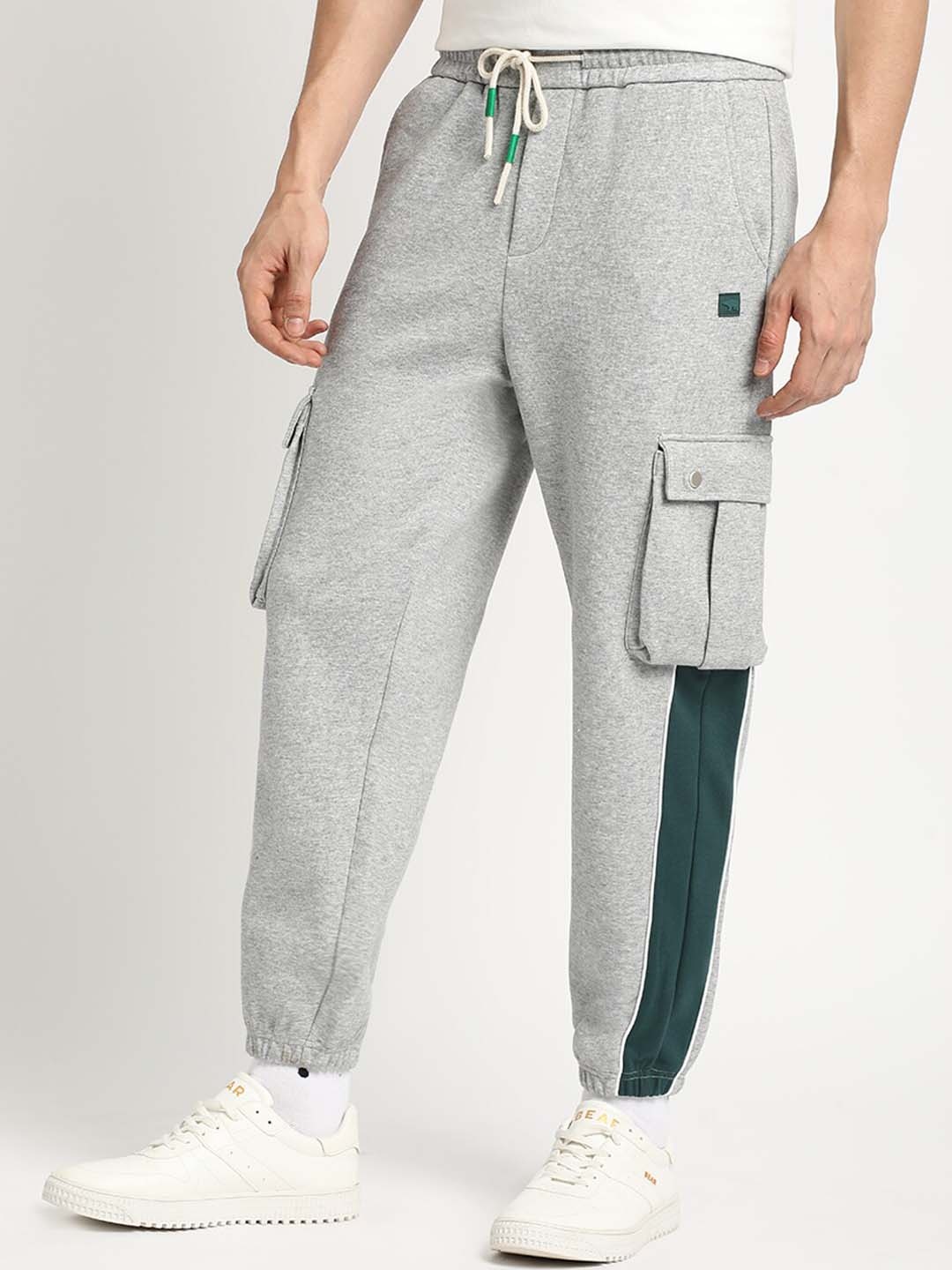 

THE BEAR HOUSE Men Colourblocked Mid-Rise Jogger, Grey