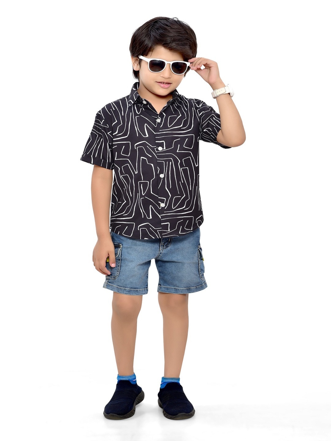 

BAESD Boys Comfort Abstract Printed Spread Collar Short Sleeves Cotton Casual Shirt, Black