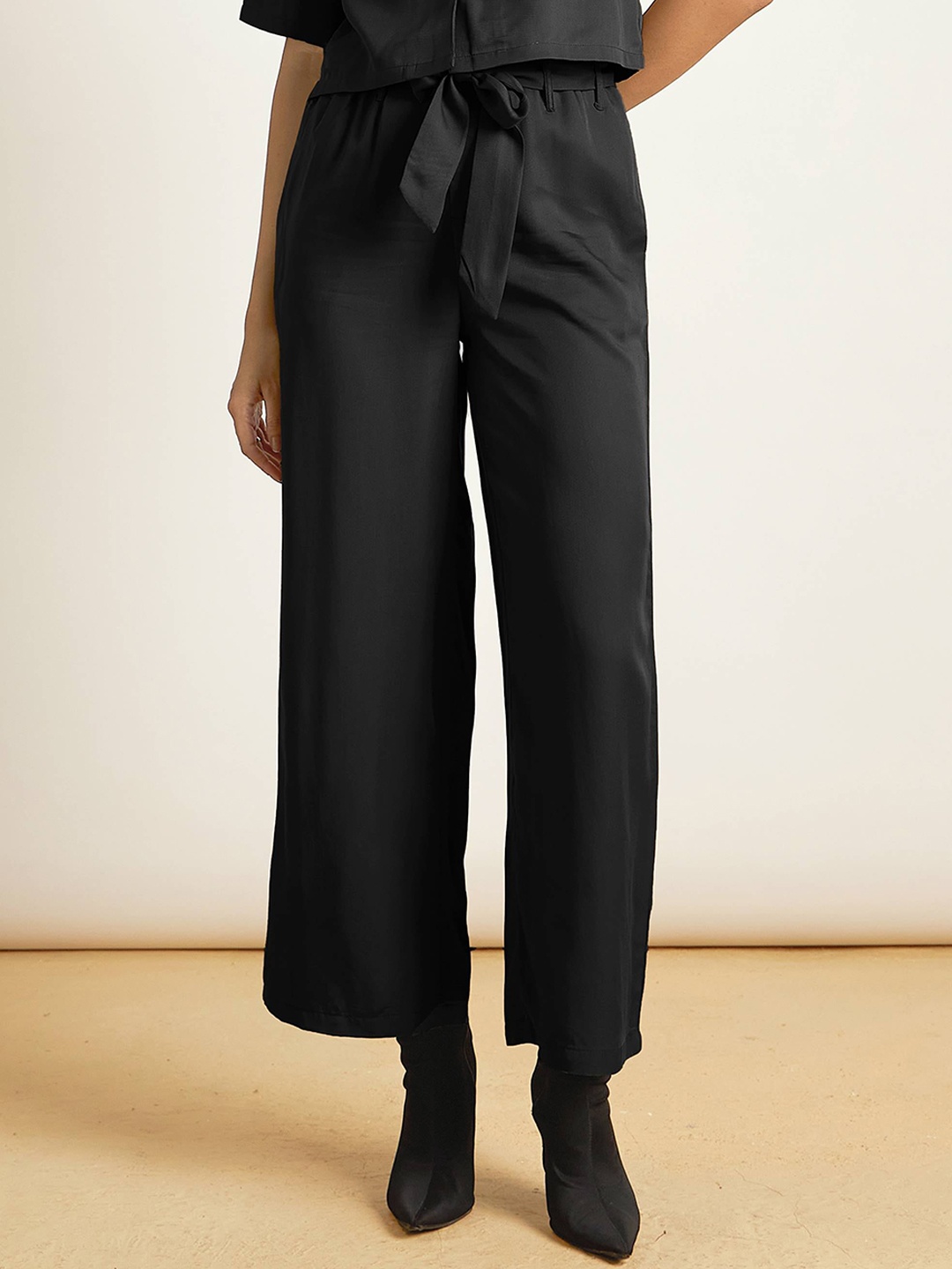 

SASSAFRAS Women Loose Fit Mid-Rise Trousers, Black