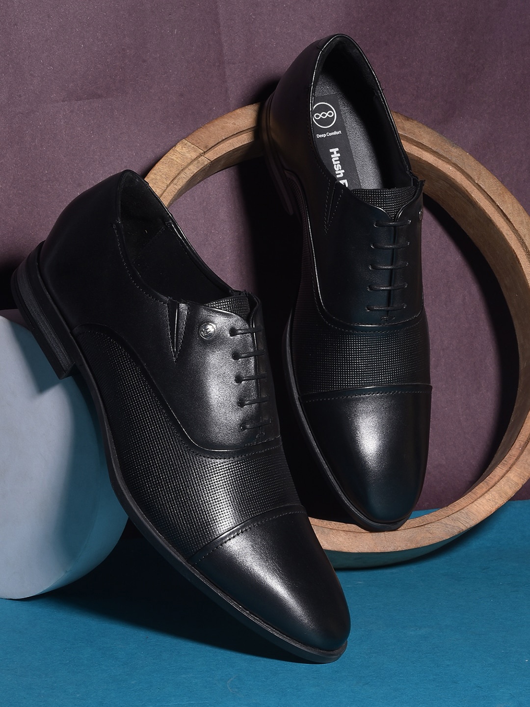 

Hush Puppies Men Textured Formal Oxfords, Black