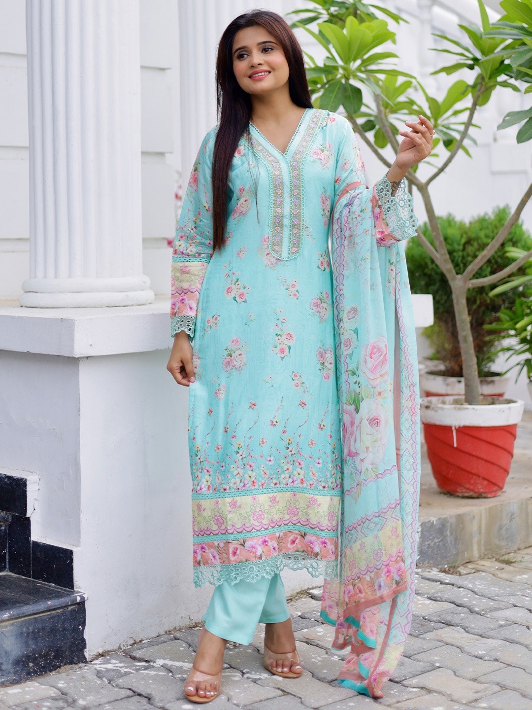 

Libas Floral Printed V-Neck Three-Quarter Sleeves Kurta Set, Turquoise blue