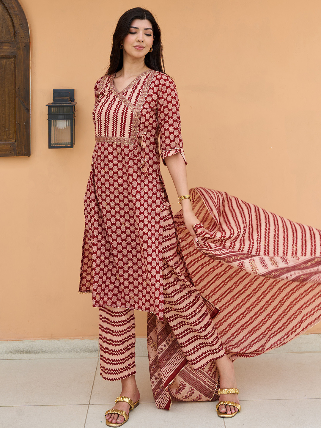 

Libas Floral Printed V-Neck Three-Quarter Sleeves Pure Cotton Kurta Set, Maroon