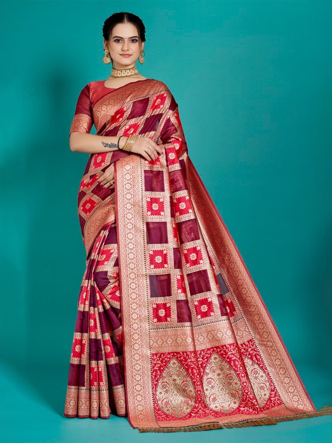

Aagiri Woven Design Zari Organza Banarasi Saree, Burgundy