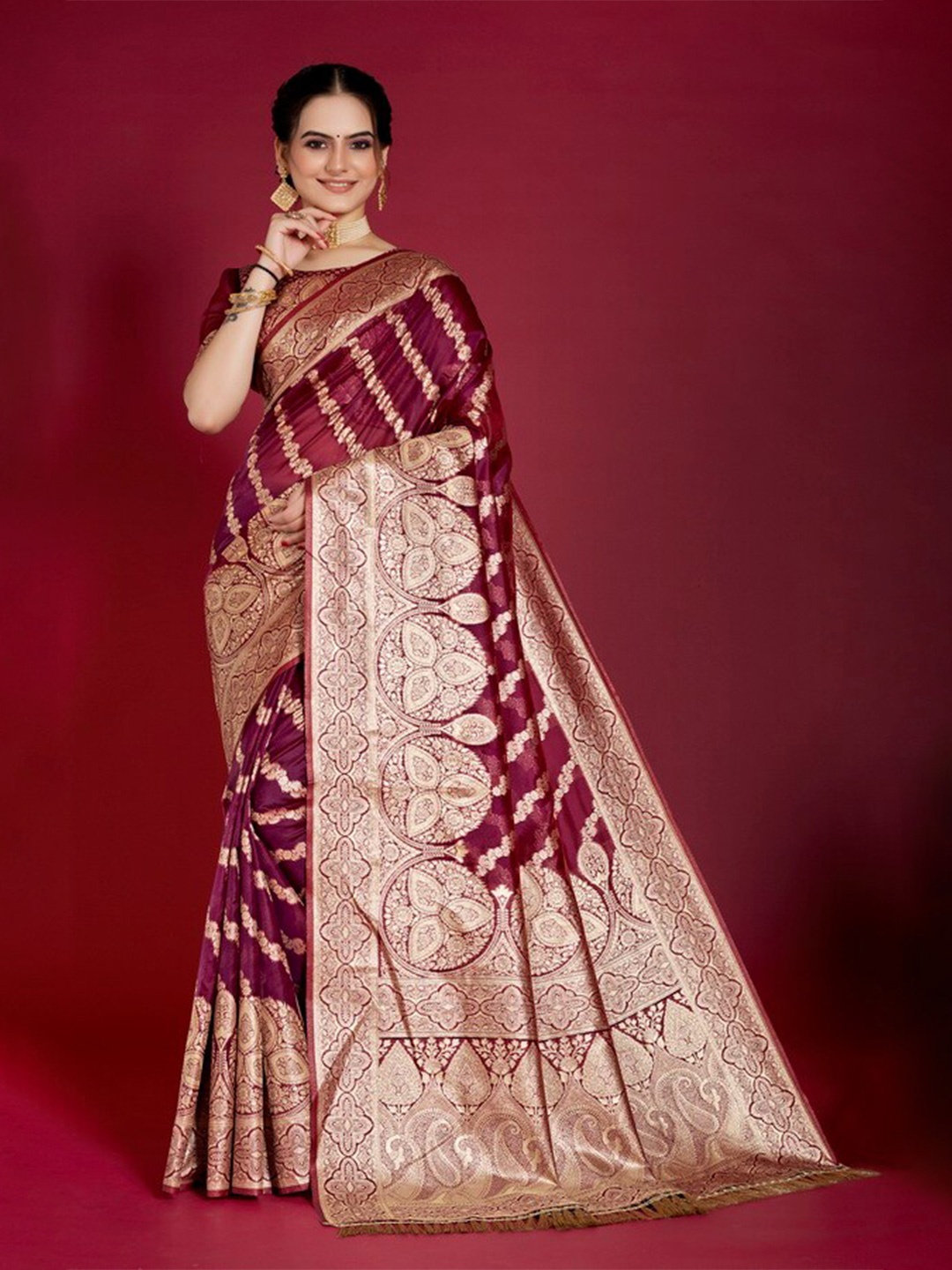 

Aagiri Striped Woven Design Zari Organza Banarasi Saree, Burgundy