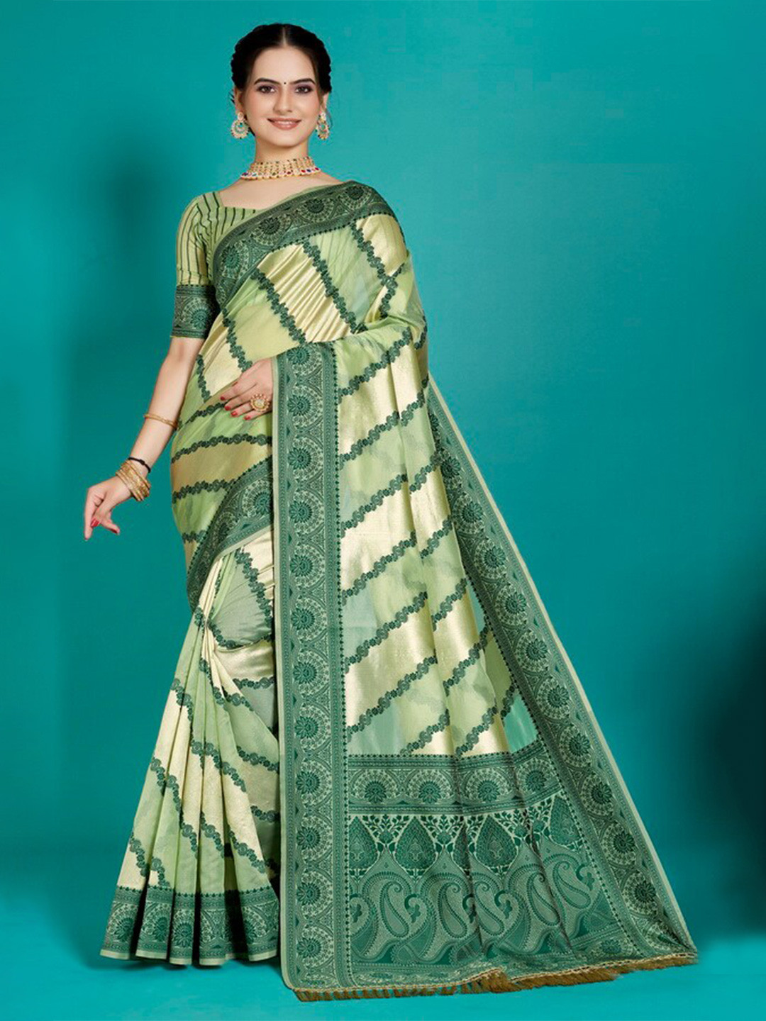 

Aagiri Ethnic Motifs Woven Design Zari Organza Banarasi Saree, Green