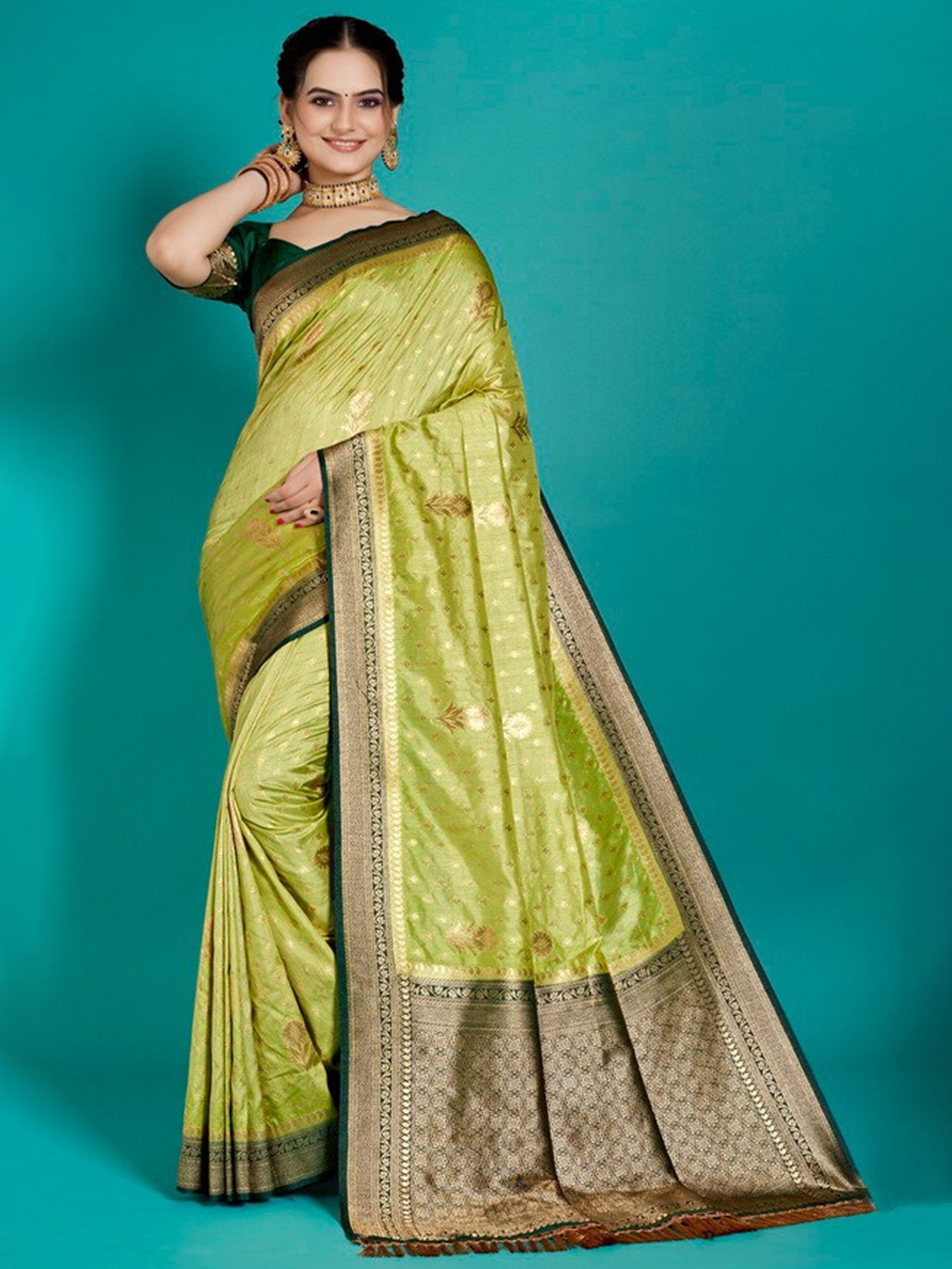 

Aagiri Ethnic Woven Design Zari Organza Banarasi Saree, Fluorescent green