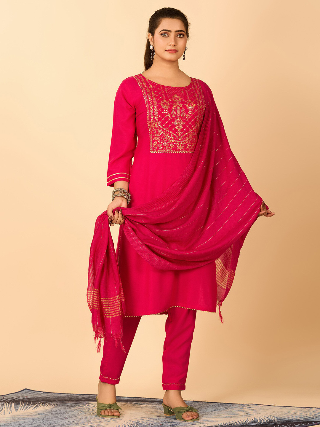 

A.V.M Prints Floral Printed Pure Cotton Straight Kurta With Trousers & Dupatta, Red