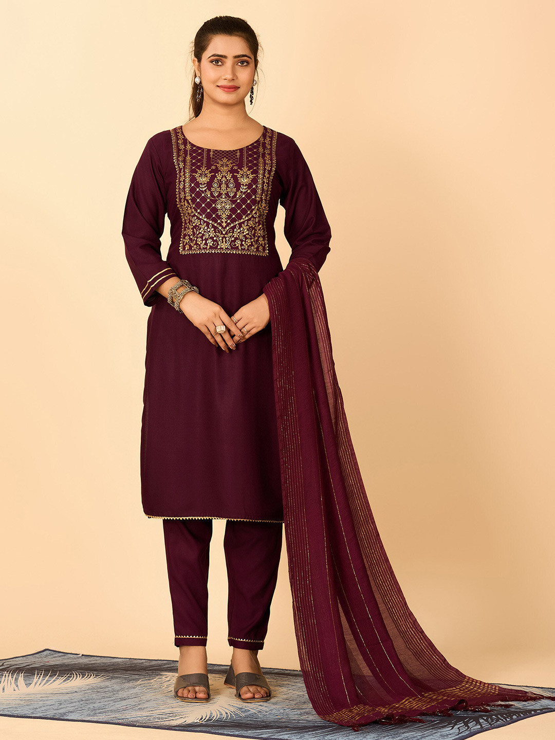 

A.V.M Prints Floral Printed Pure Cotton Straight Kurta With Trousers & Dupatta, Maroon