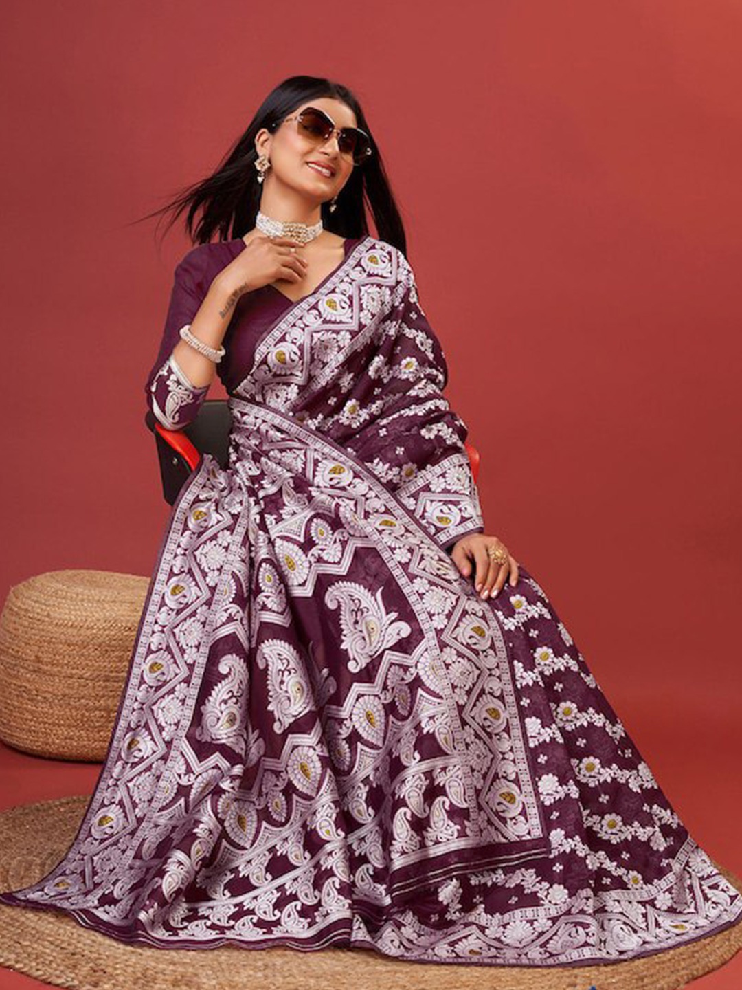 

PAVANPUTRA FAB Ethnic Motifs Woven Design Zari Leheriya Saree, Magenta