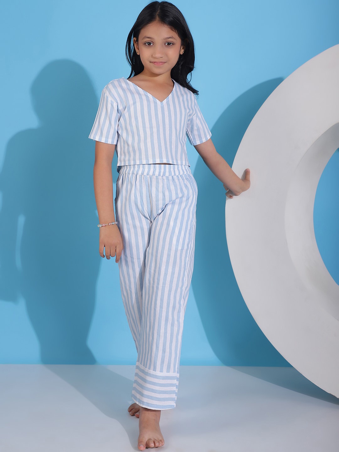 

NEUDIS Girls Striped V-Neck Pure Cotton Night suit, Blue