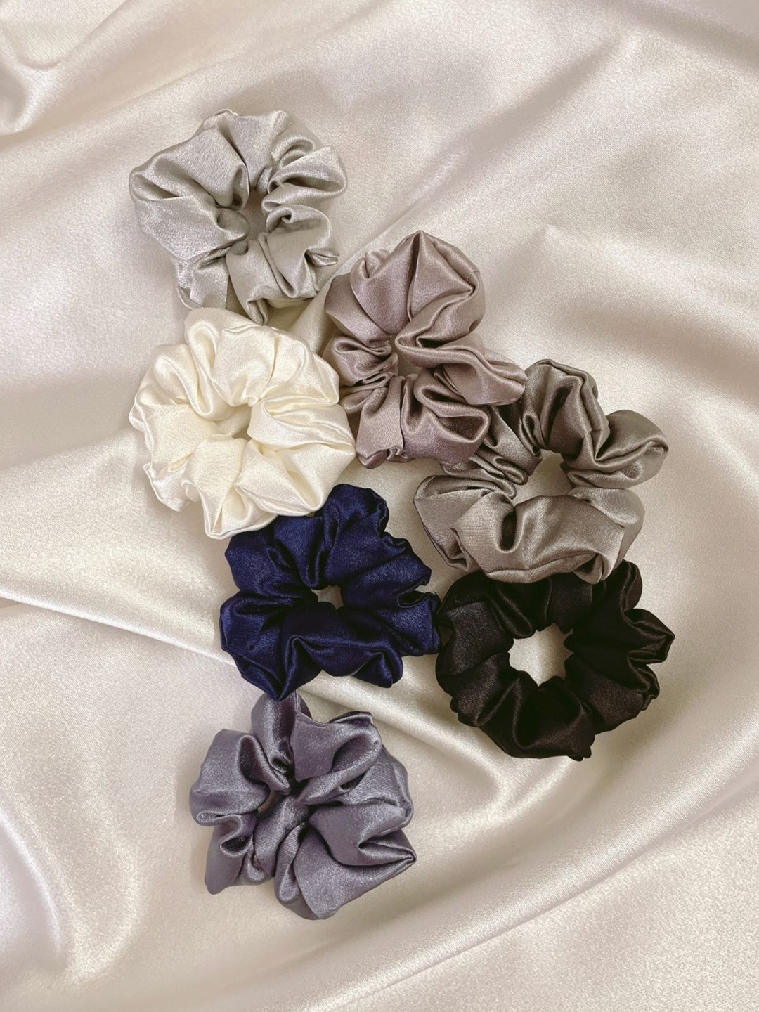 

Mueras Pack of 7 Satin Silk Scrunchies, White