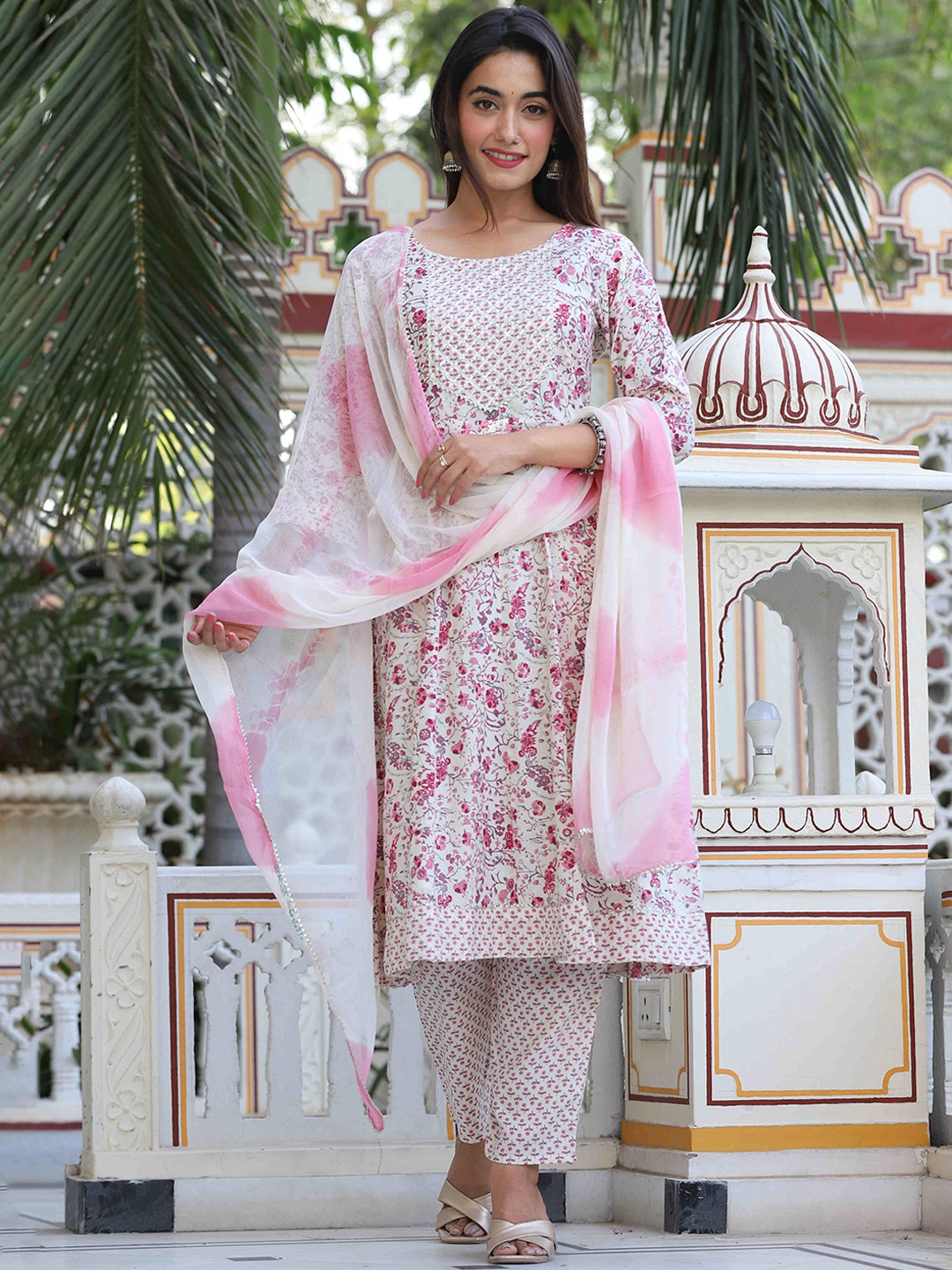 

SINGNI Ethnic Motifs Embroidered Anarkali Kurta & Trousers With Dupatta, Pink