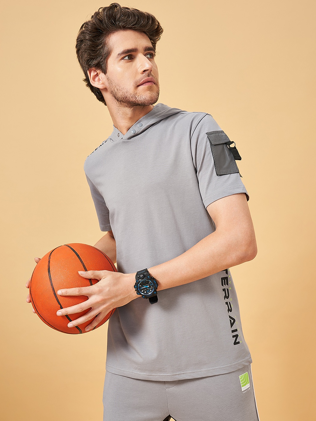 

Ajile by Pantaloons Hooded Cotton Silm Fit T-shirt, Grey