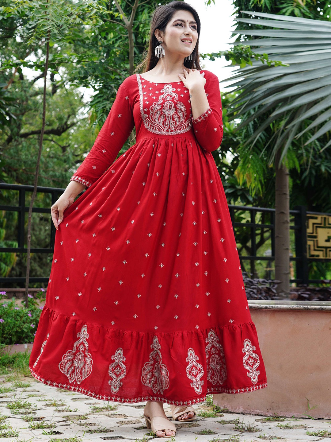 

DSS FASHION Abstract Embroidered Thread Work Panelled Anarkali Kurta, Red