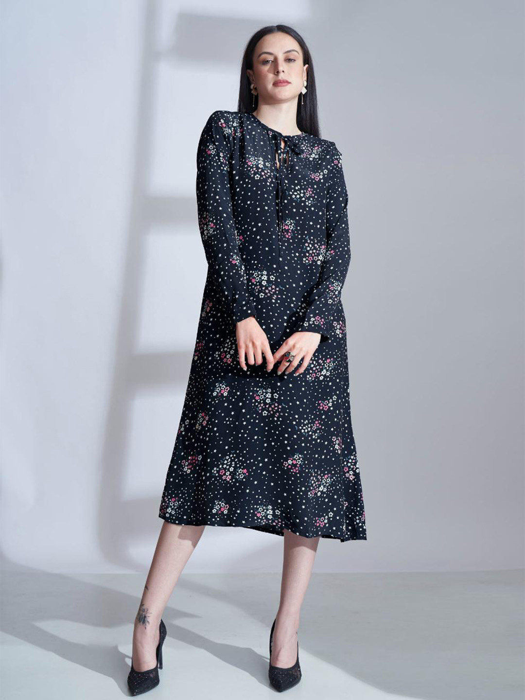 

The Samoa Floral Printed Tie-Up Neck Long Sleeves A-Line Midi Dress, Blue