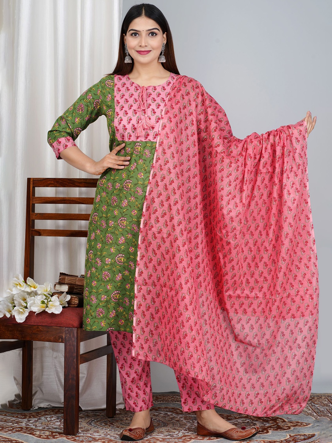 

PARIKSHIT Floral Printed Regular Straight Kurta With Palazzos & With Dupatta, Peach