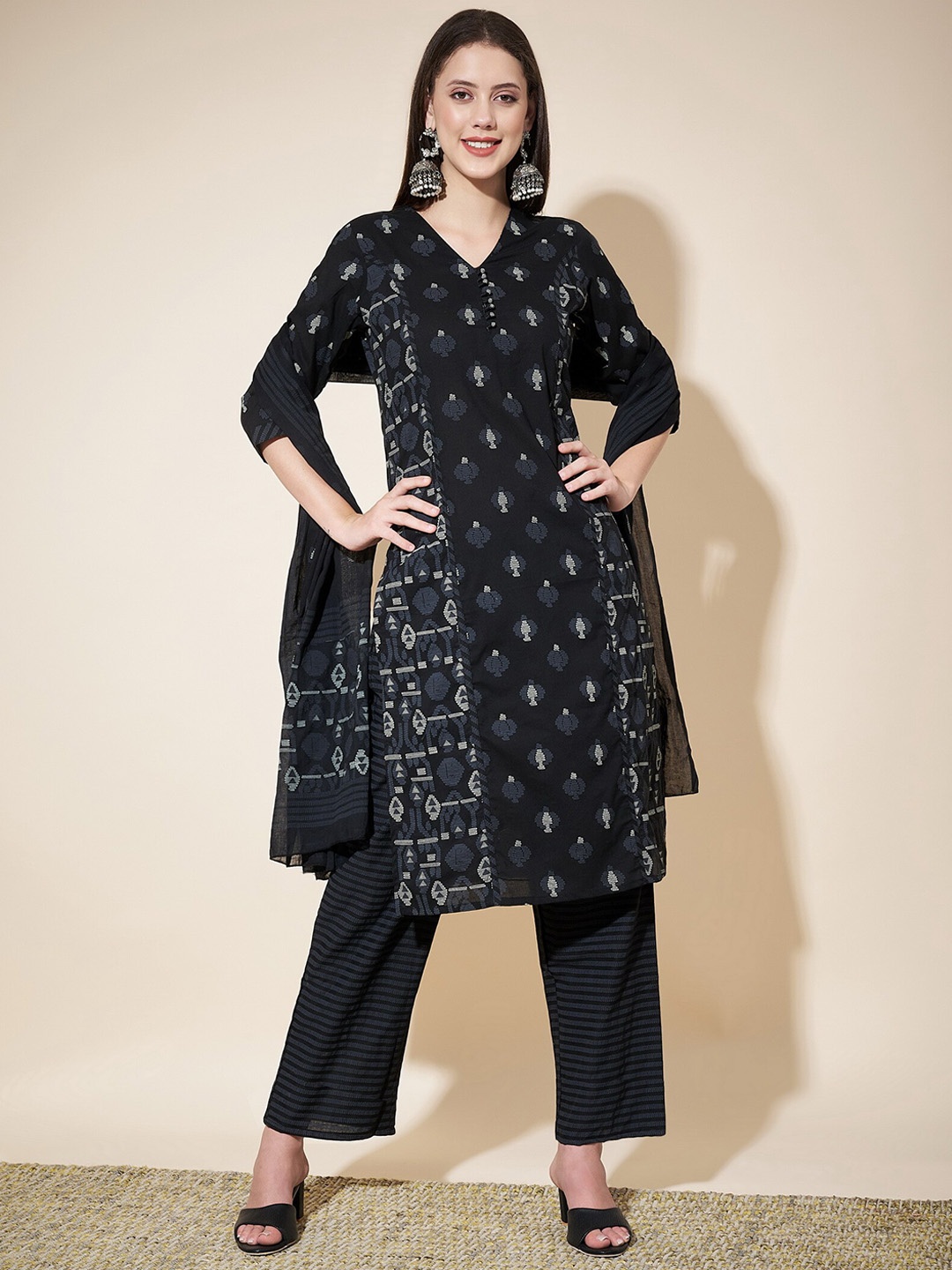 

Vbuyz Black Ethnic Motifs Printed Pure Cotton Straight Kurta With Trousers & Dupatta