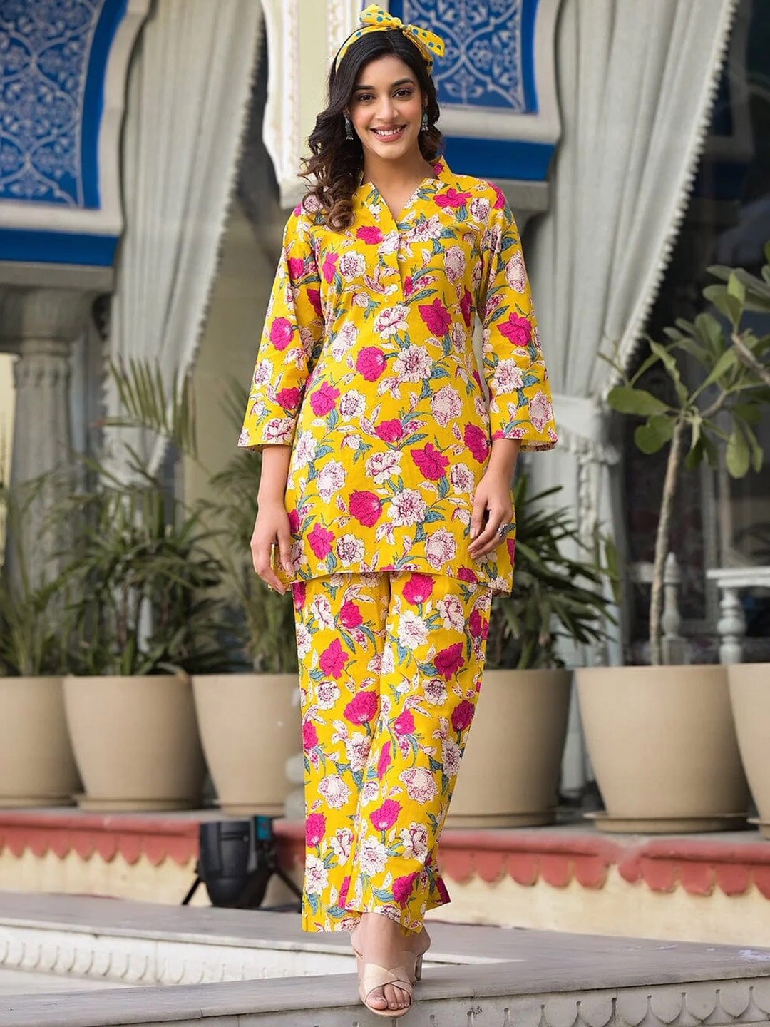 

Dress21 Floral Printed V-Neck Pure Cotton Kurta with Palazzos, Yellow