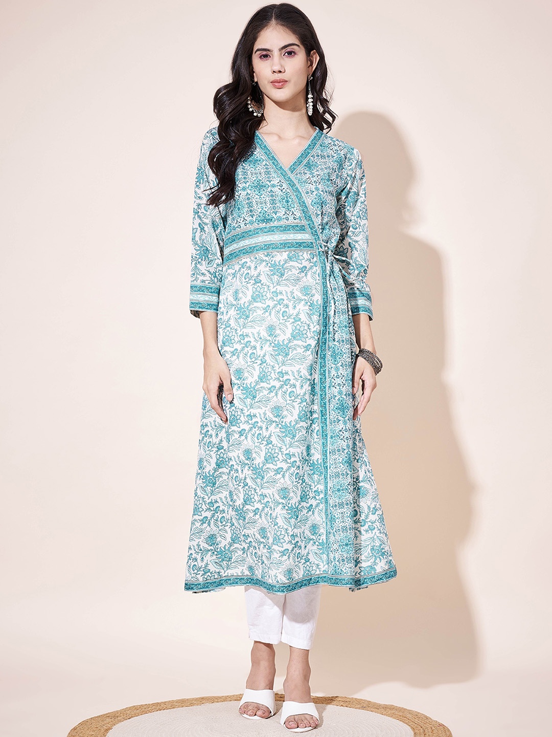 

Vbuyz Printed Three-Quarter Sleeves V-Neck Cotton Sequinned Floral Kurta, Blue