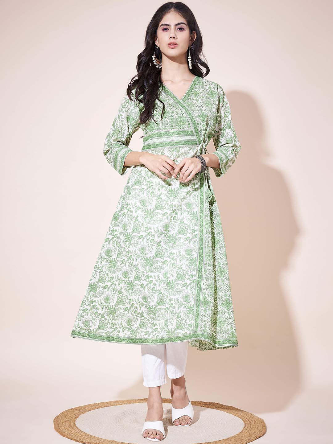 

Vbuyz Printed Three-Quarter Sleeves V-Neck Cotton Sequinned Floral Kurta, Green