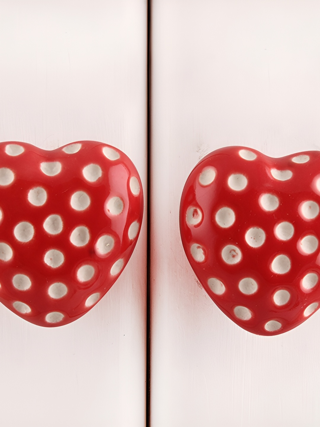 

Indianshelf Red & White Etched Heart Ceramic Dresser Knob