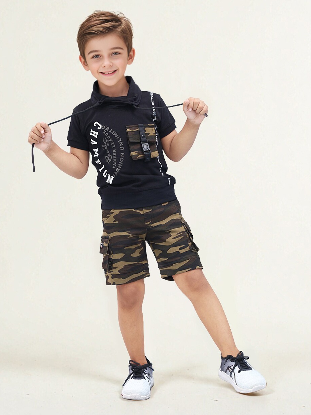 

Toonyport Boys Graphic Printed Pure Cotton T-shirt with Shorts, Black