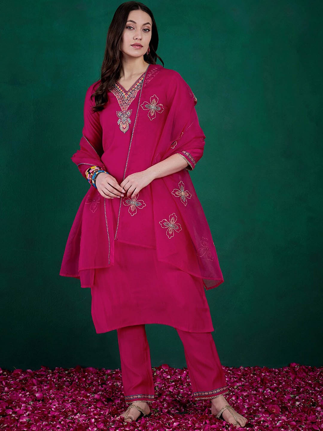 

Sangria Sequin Floral Embroidered V-Neck Kurta With Trousers & Dupatta, Magenta