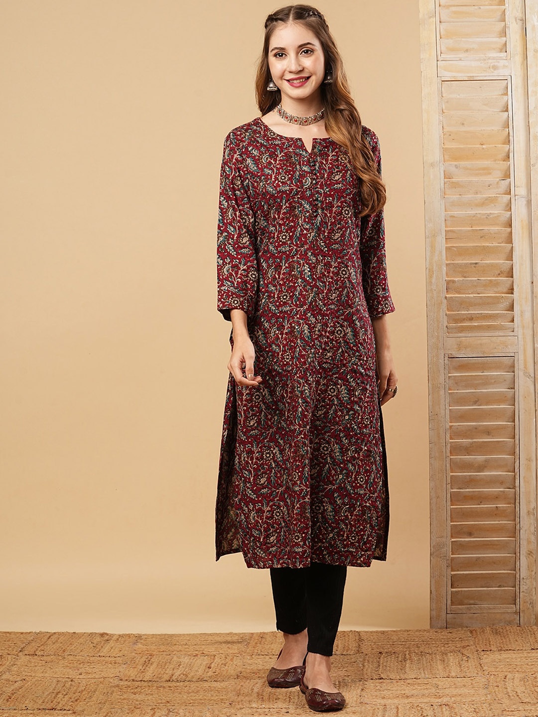 

FASHOR Floral Printed Round Neck Straight Kurta, Maroon
