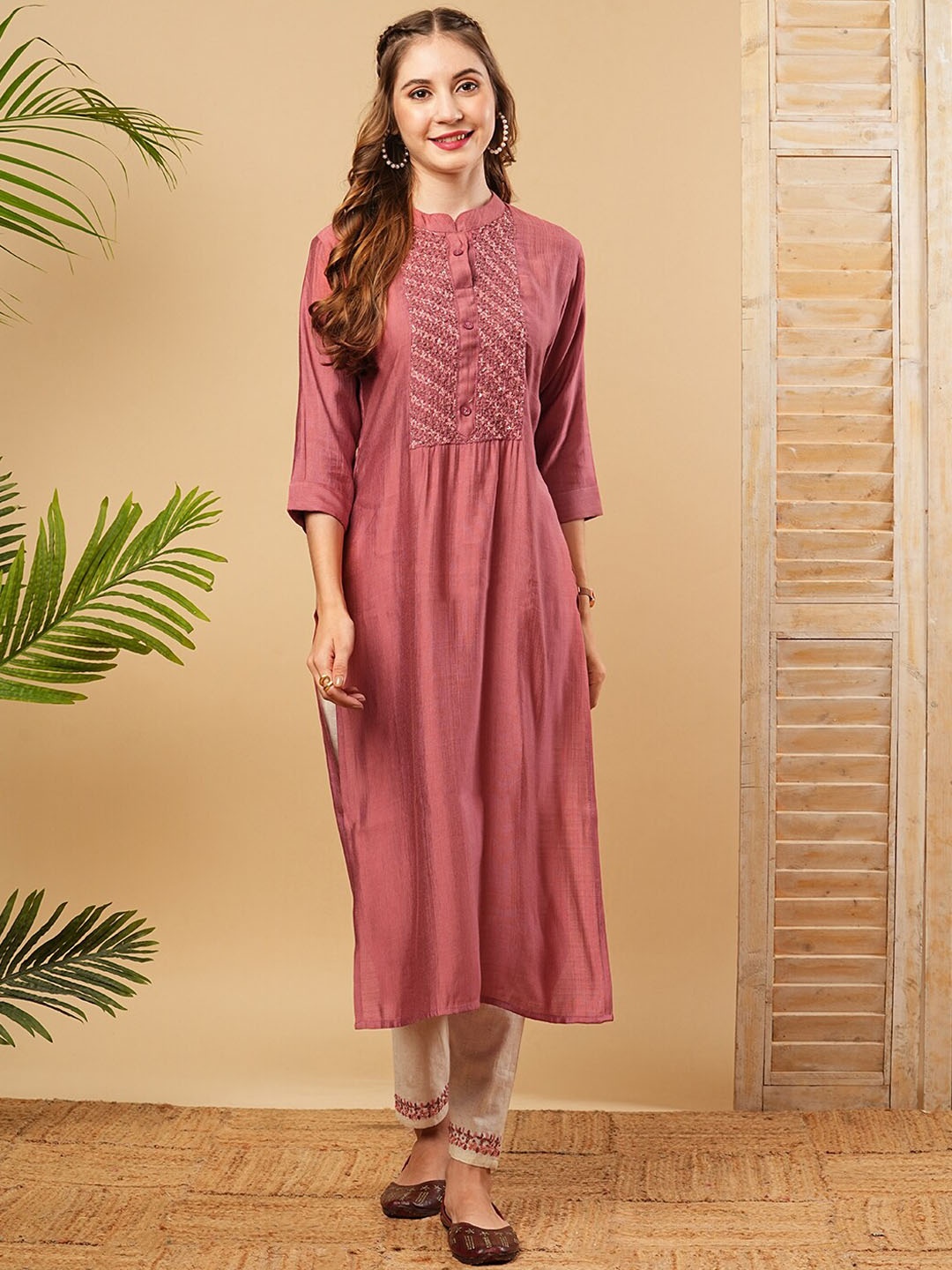 

FASHOR Ethnic Motifs Embroidered Mandarin Collar Straight Kurta with Trousers, Rose
