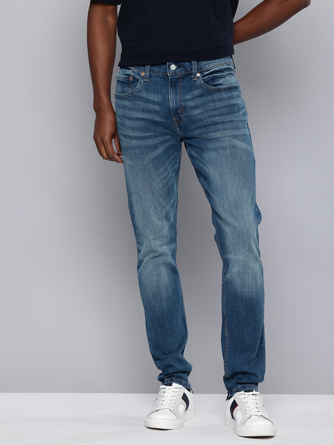 

Levis Men 512 Slim Tapered Fit Light Fade Stretchable Jeans, Blue