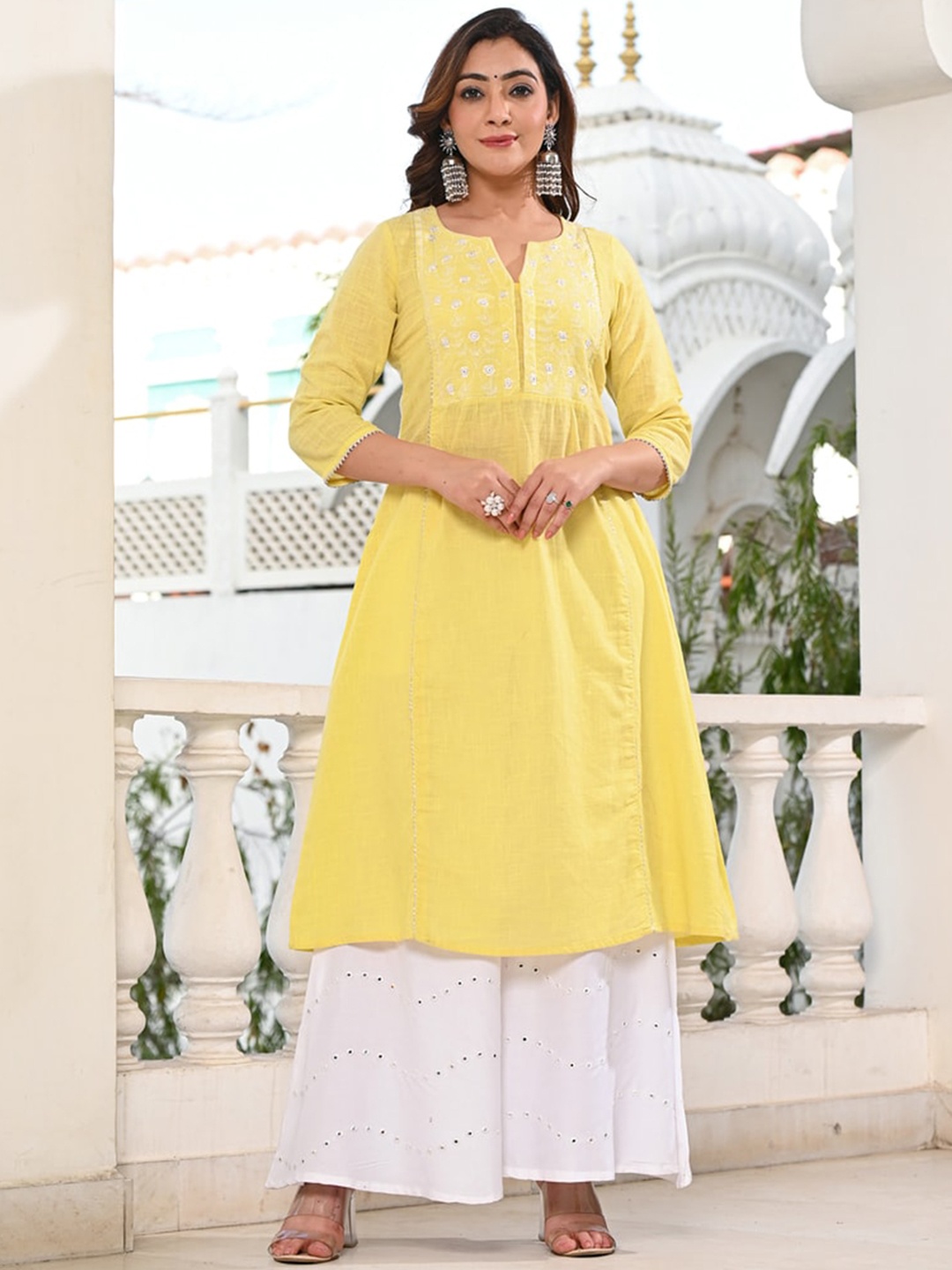 

Indi INSIDE Floral Printed Round Neck Thread Work Cotton Kurta, Yellow