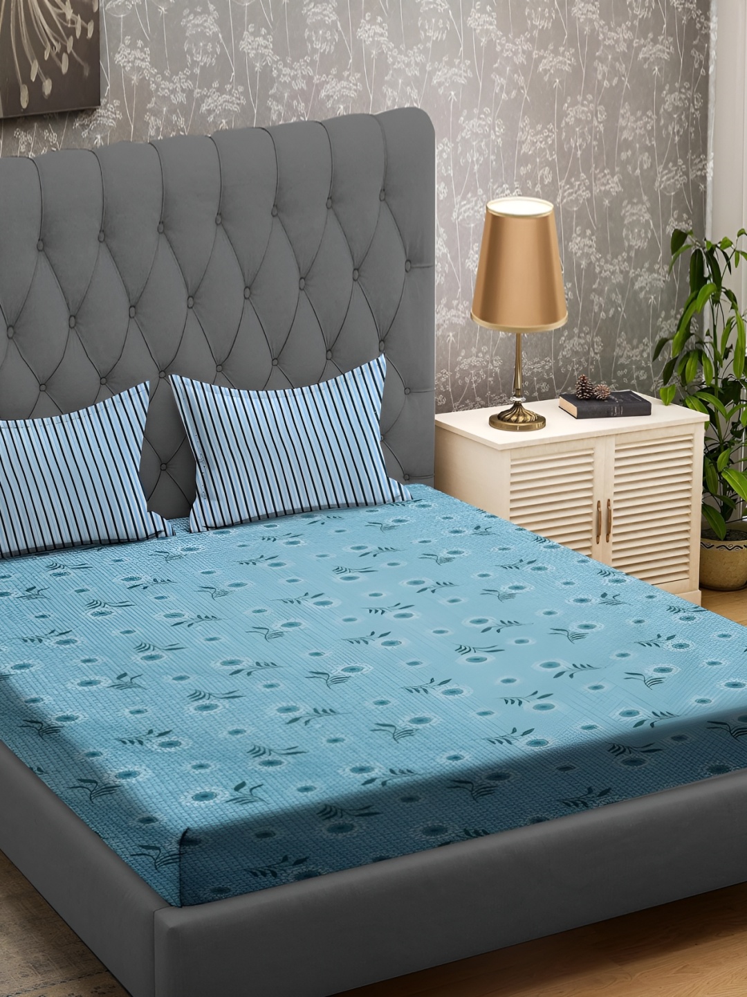 

RRC Grey & Blue Graphic 210 TC King Bedsheet with 2 Pillow Covers