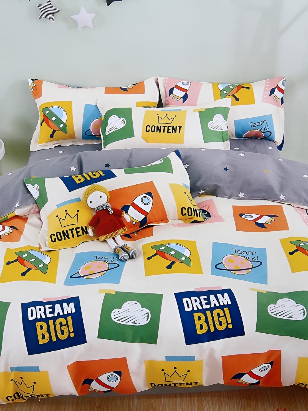 

MallowWorld White & Yellow Cartoon Printed Cotton Single Size Bed Cover
