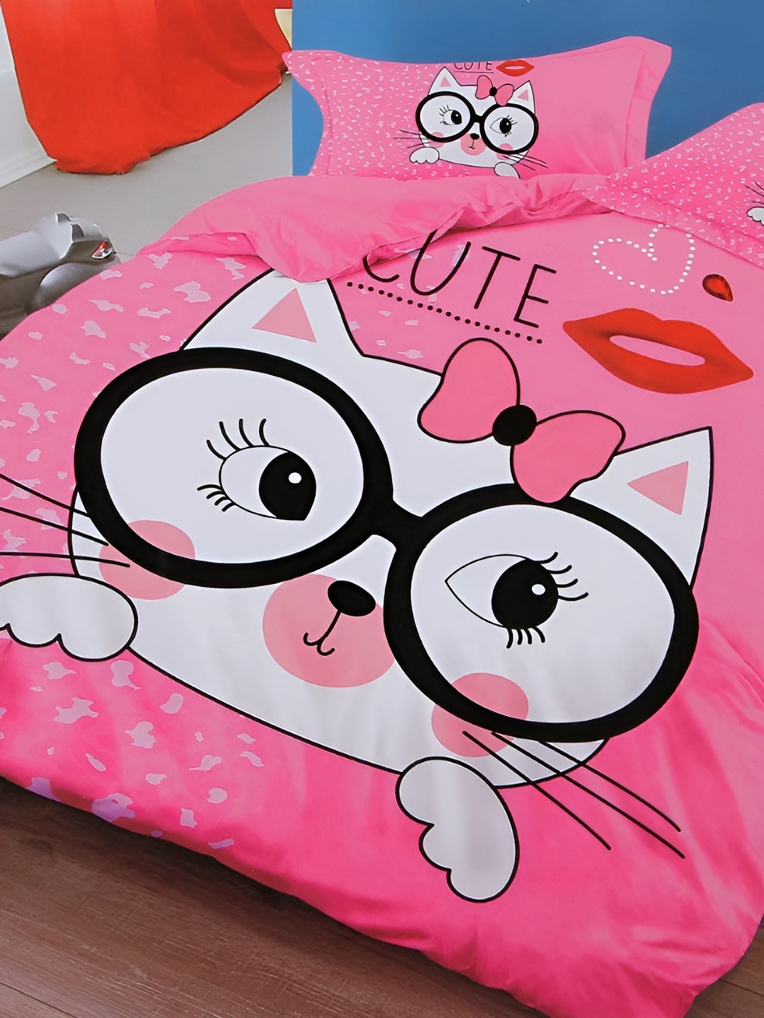

MallowWorld Pink & White Cartoon Printed 200TC Single Bedsheet With Pillow Cover
