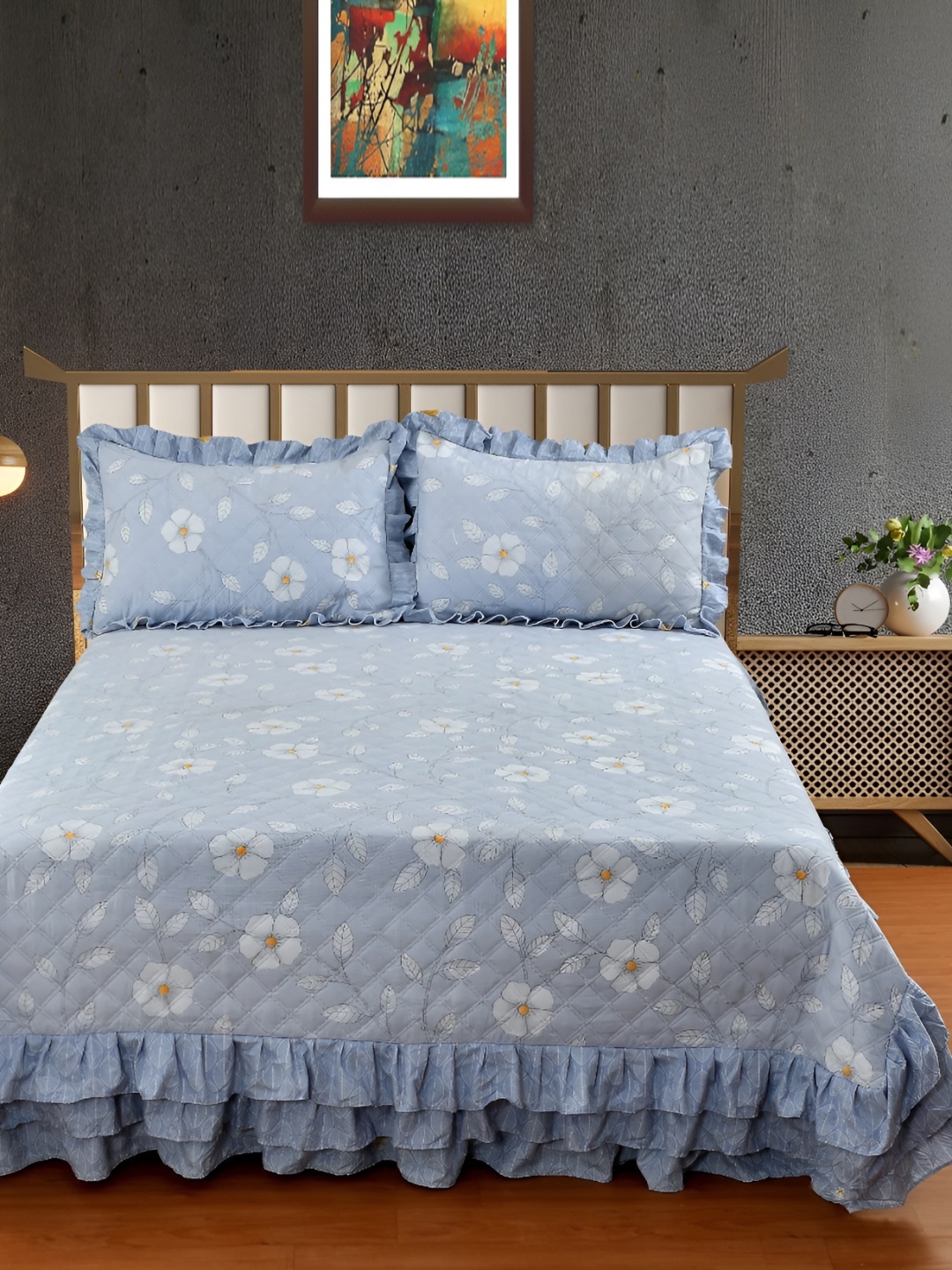 

MallowWorld Blue & White Floral Printed 200 TC King Bedsheet With 2 Pillow Covers