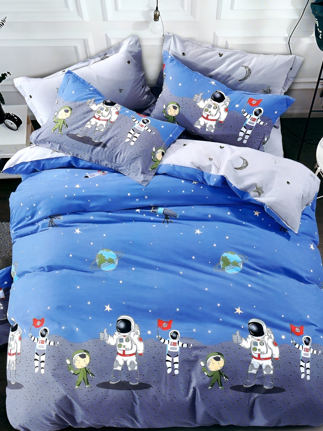 

MallowWorld 3-Pcs Blue & Grey Printed 200TC King Bedcover With Pillow Cover