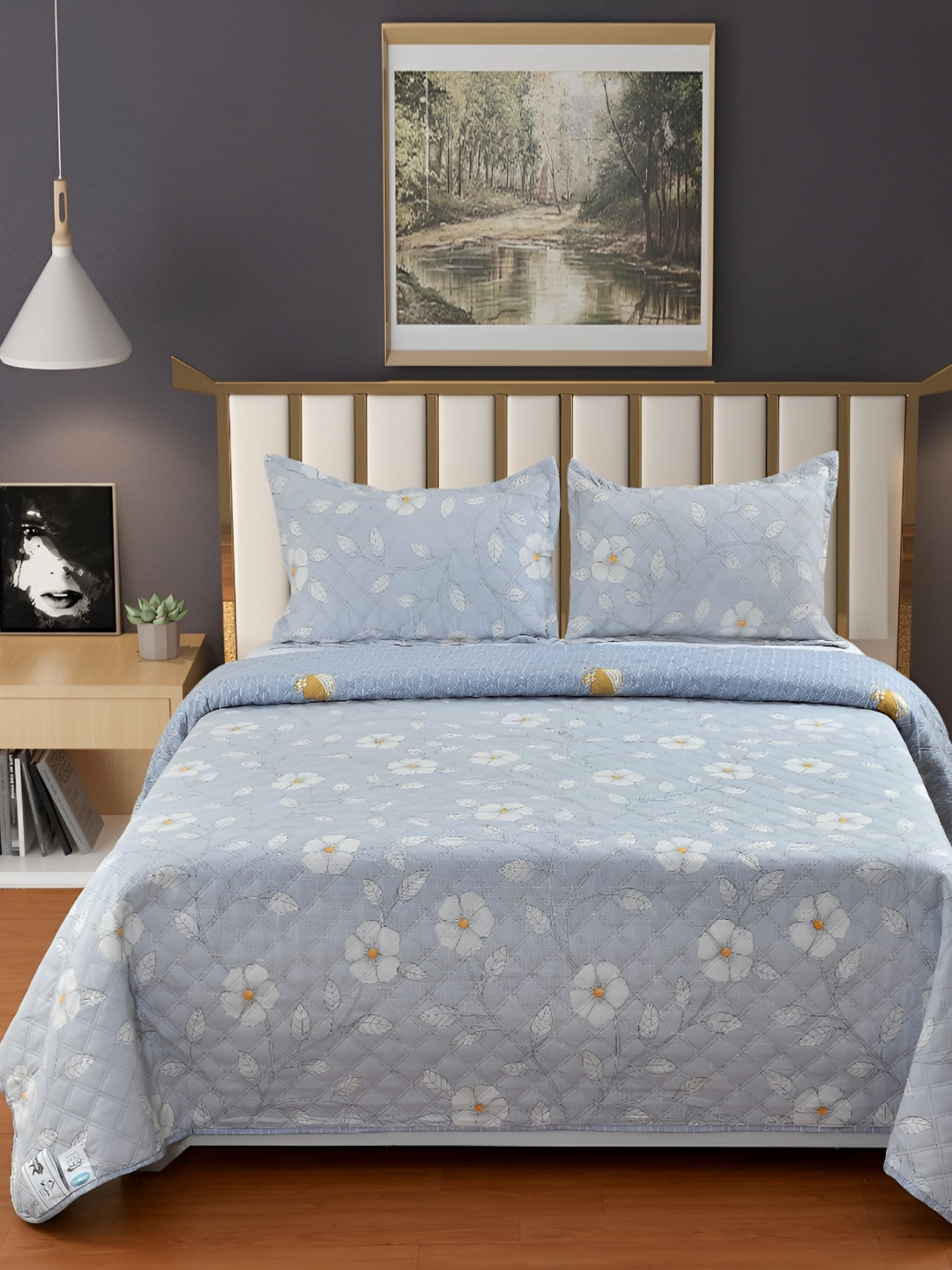 

MallowWorld Blue & White Floral Printed 200TC Cotton King Size Quilted Bed Cover