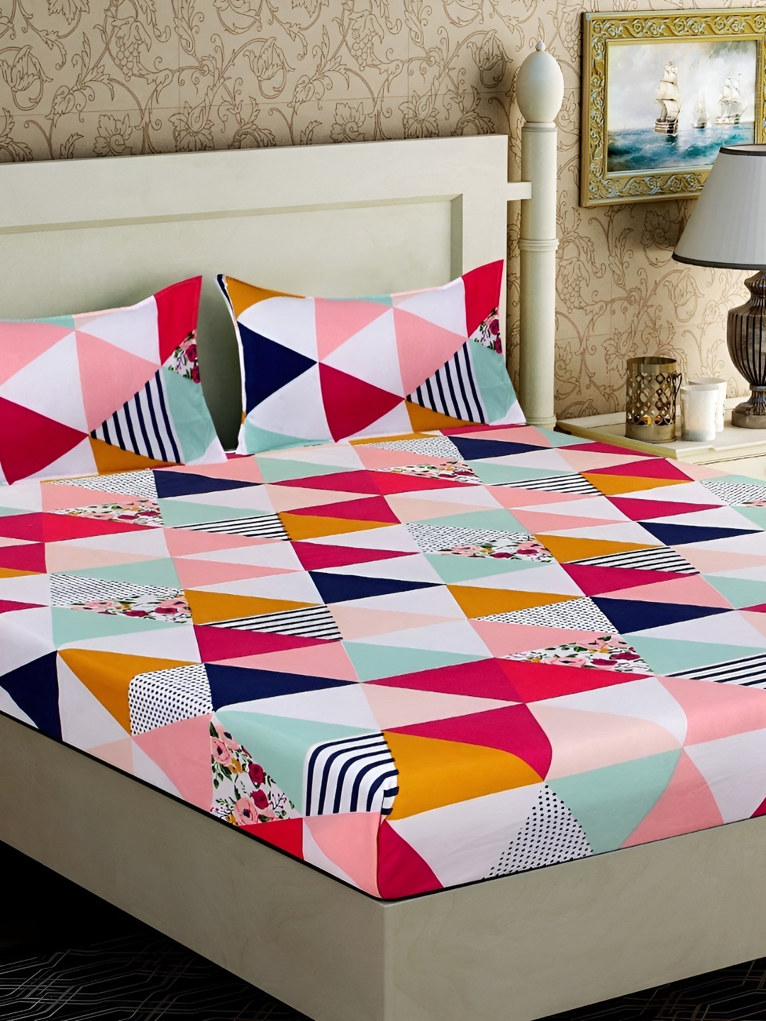 

MallowWorld Pink & White Printed 200TC Fitted King Bedsheets With 2 Pillow Covers, Multi