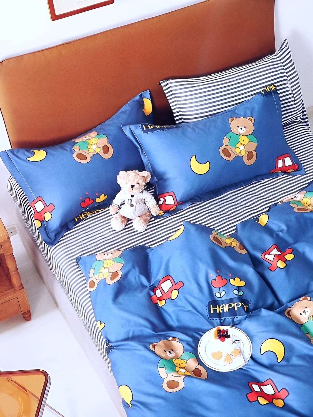 

MallowWorld 3-Pcs Yellow & Blue Printed 200TC King Bedcover With Pillow Cover