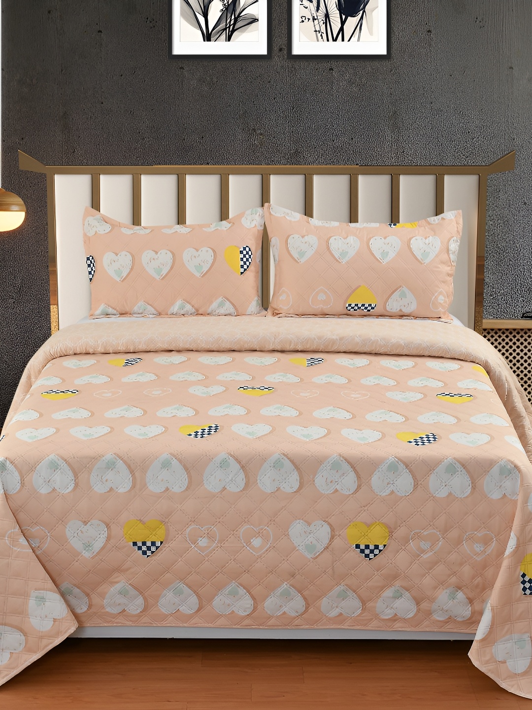 

MallowWorld Pink & White Printed 280 TC King Quilted Bedcover With 2 Pillow Covers