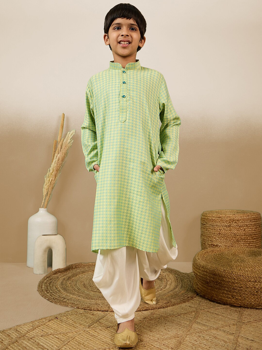 

Sanwara Boys Geometric Printed Mandarin Collar Geometric Kurta With Dhoti Pants, Green