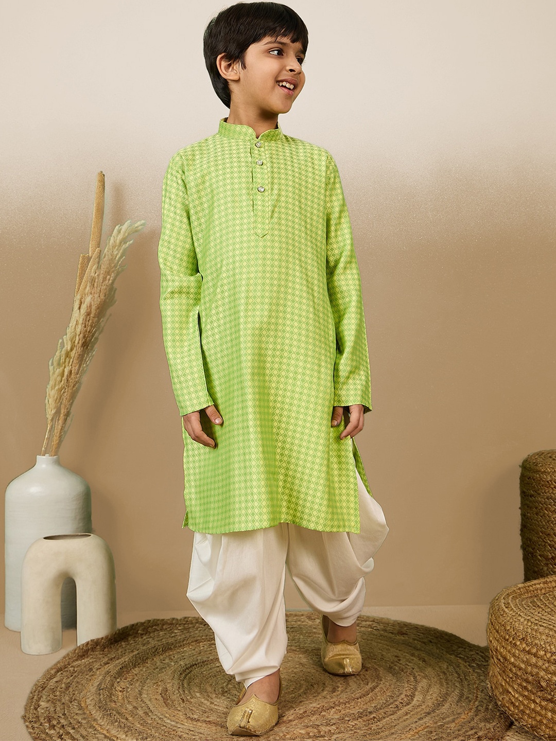 

Sanwara Boys Geometric Printed Mandarin Collar Straight Kurta With Dhoti Pants, Green