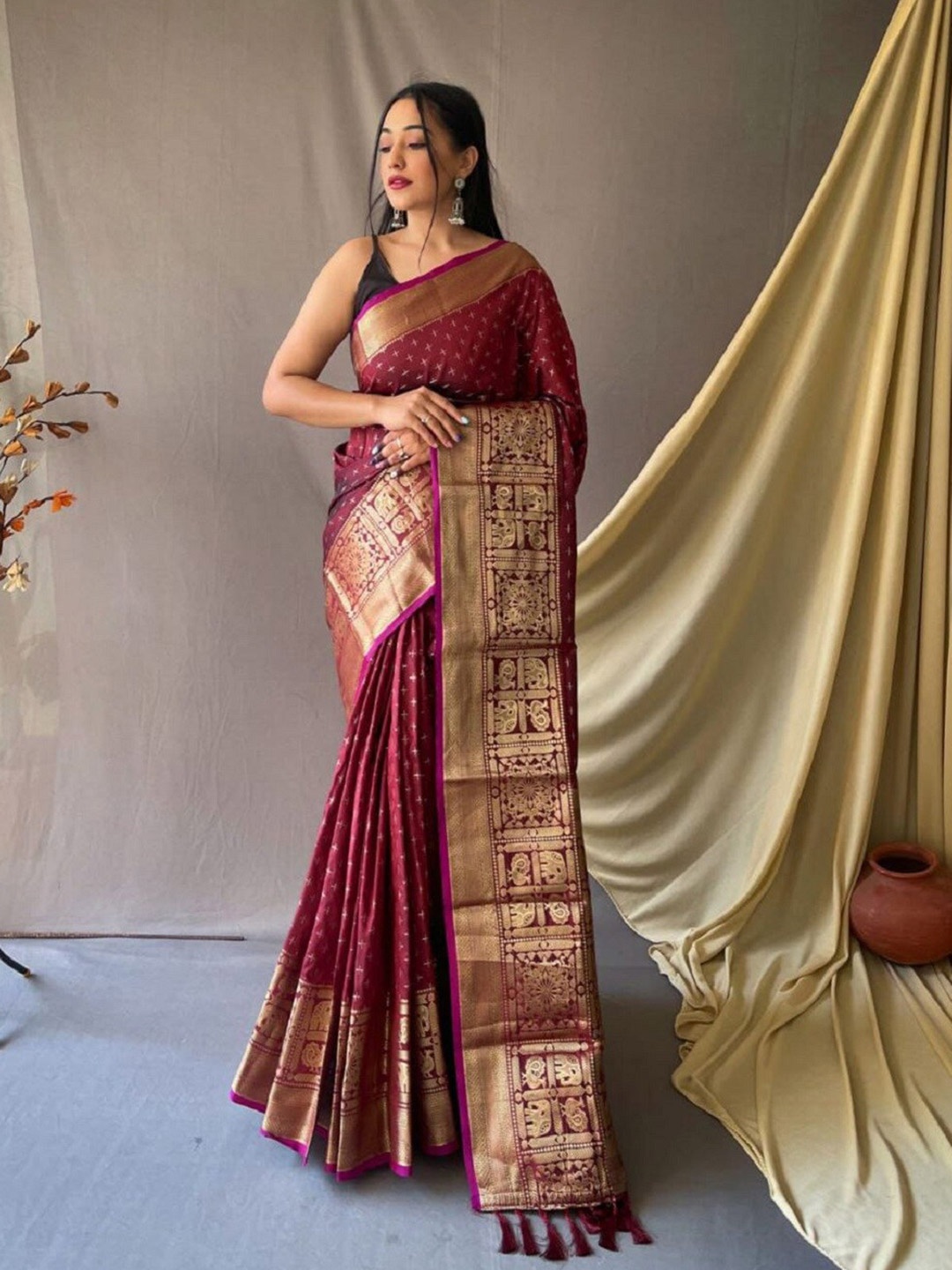 

Nimidiya Woven Design Zari Banarasi Saree, Maroon