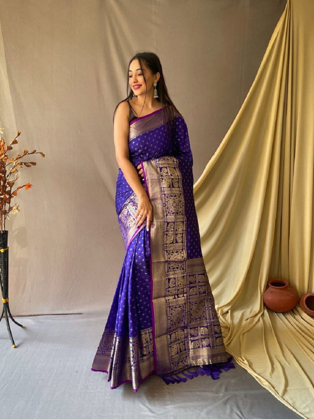 

Nimidiya Ethnic Motifs Woven Design Zari Banarasi Saree, Blue